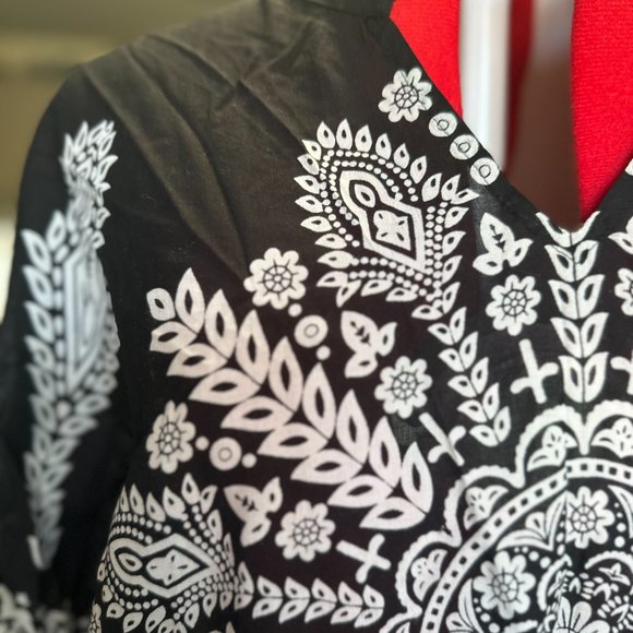 Feathers By Tolani Mandala Blouse - Picture 5 of 6